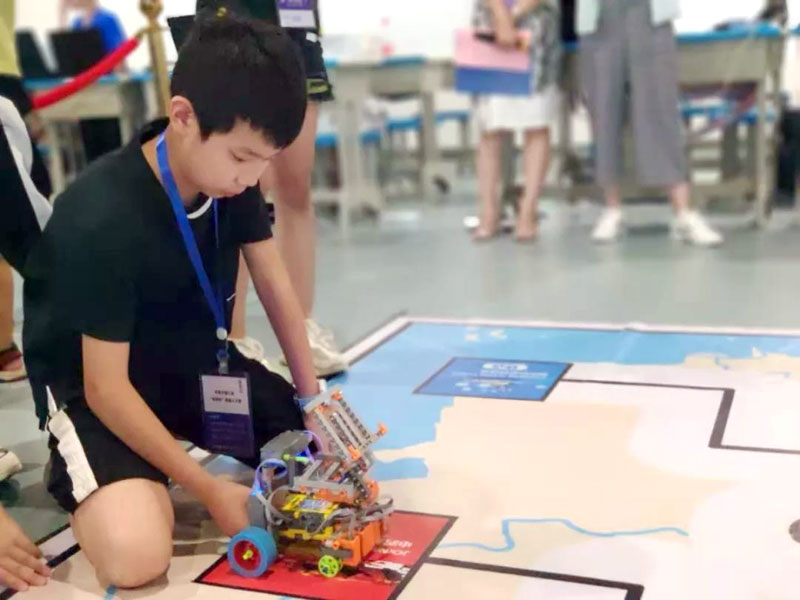 许昌市第三届“深耕杯”机器人大赛 在市科技馆成功举办 