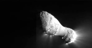 岩石彗星长出一根尾巴 