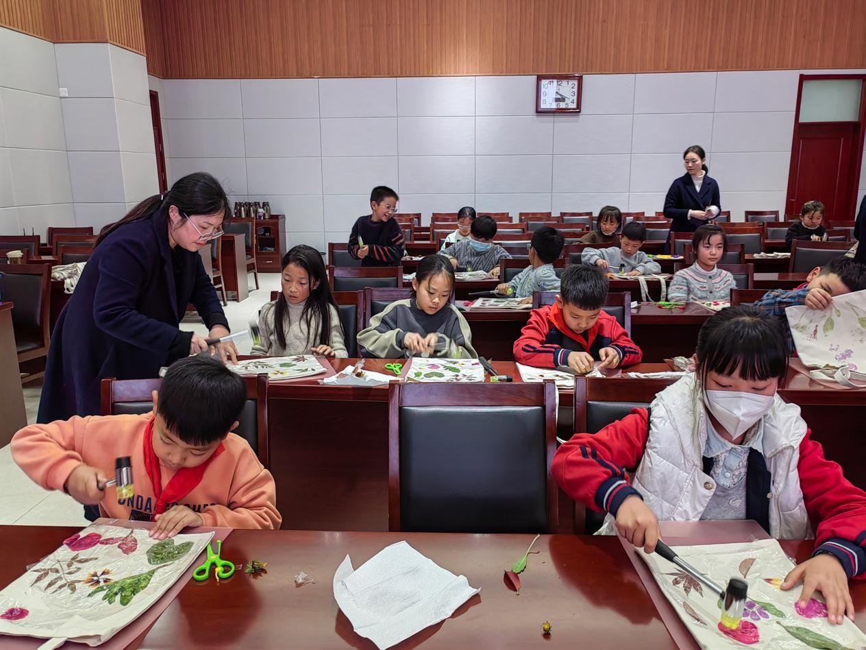“走进传统技艺 感受拓染之美”——许昌科技馆“科普少年行”活动成功举办！