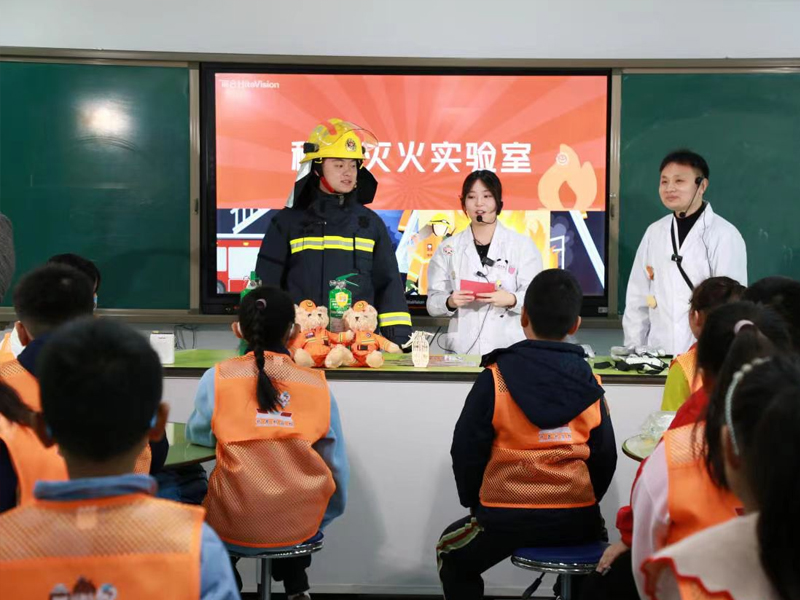 消防零距离·安全伴童行——2025年许昌市科技馆第七期科普少年行成功举办！