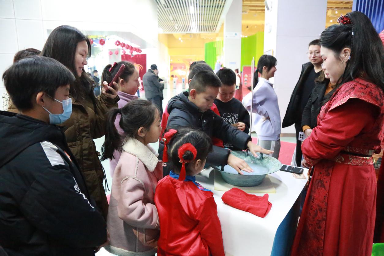 一马当先闯新春! 许昌市科技馆新春奇遇记，火热开启! 