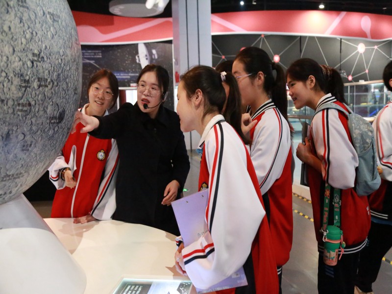 馆校共育向“深”行，双向赋能启新程_——许昌市科技馆与文峰路中学探索“深度合作校”双向赋能新路径