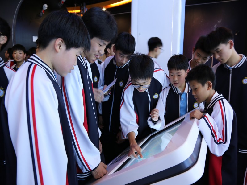 馆校共育向“深”行，双向赋能启新程_——许昌市科技馆与文峰路中学探索“深度合作校”双向赋能新路径