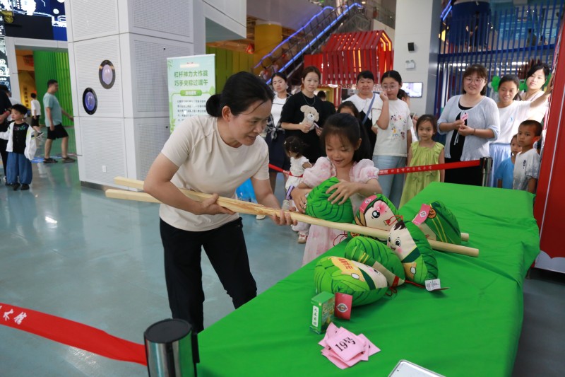 当传统民俗遇上趣味竞技——许昌市科技馆“科学挑战赛”解锁端午科普新玩法 
