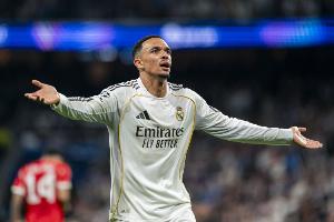 马卡：阿诺德和邓弗里斯的竞争将是马拉松式的，两人都有机会