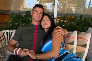 C罗明天婚礼？西媒调查：葡主持称C罗2位姐姐均否认，好友也否认