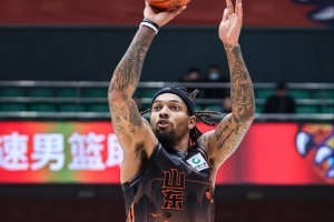 鲁媒：我总觉得珀塞尔有实力 尤其是乱战取胜 孤勇英雄！